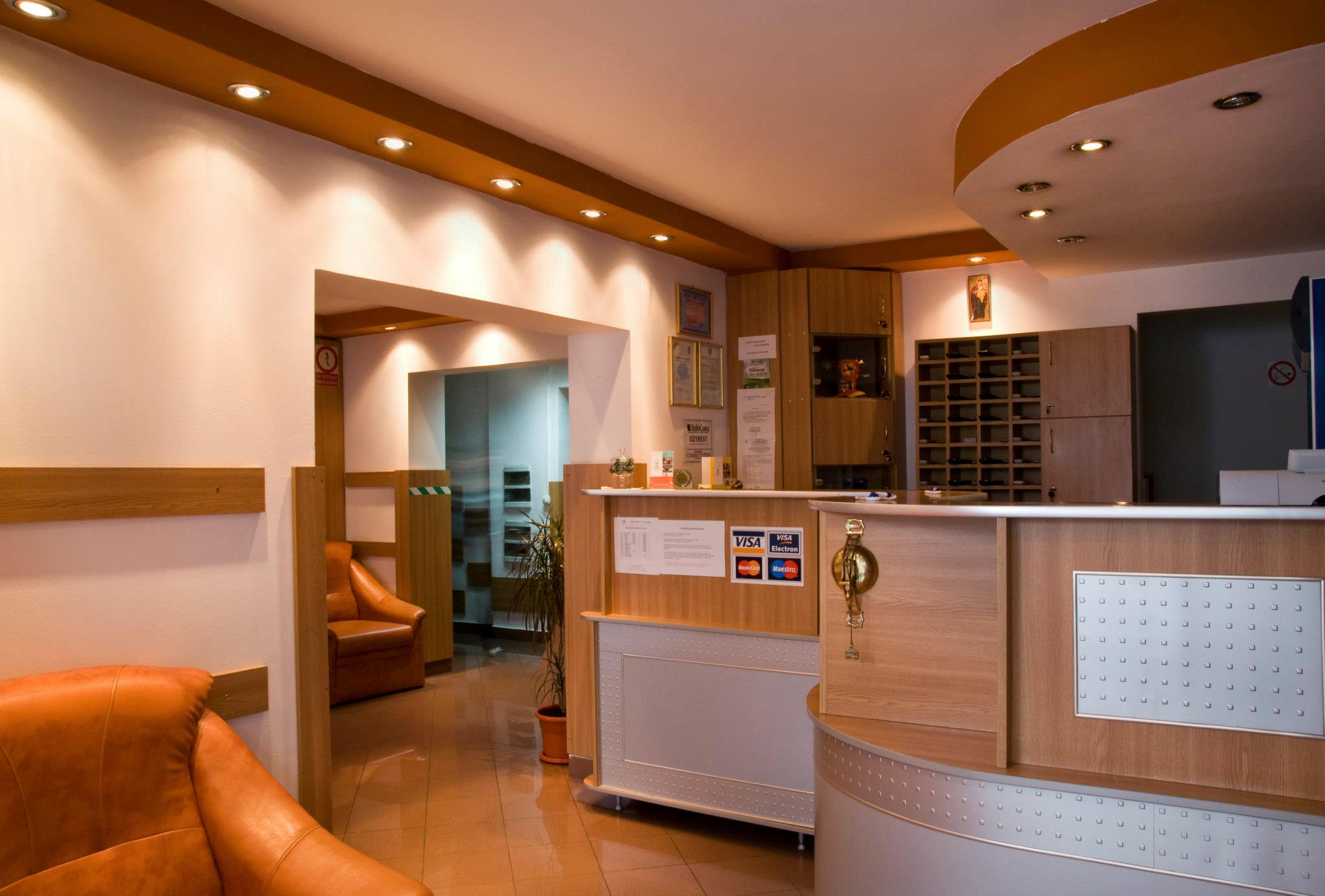 Receptia Hotel Est